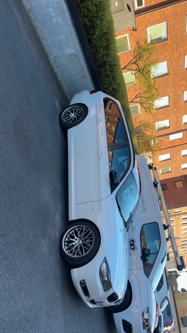 BMW 318d 2011 – bild 2