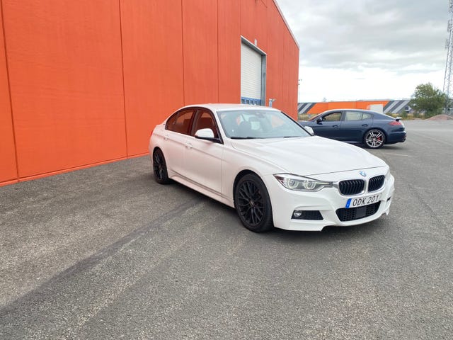 BMW 330e 2016