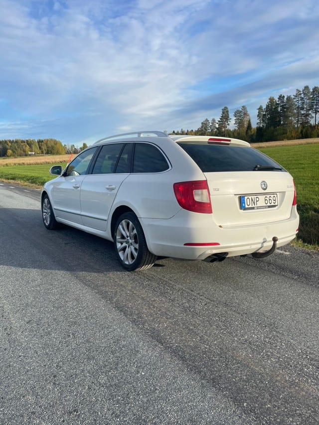 Skoda Superb 2011