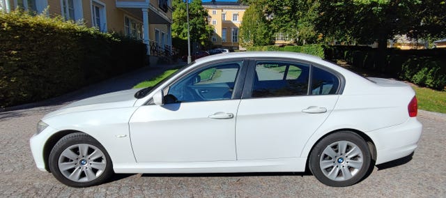 BMW 318i 2011