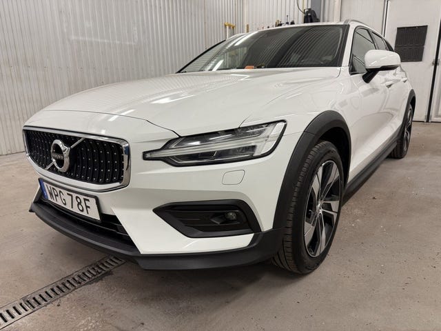 Volvo V60 Cross Country 2021