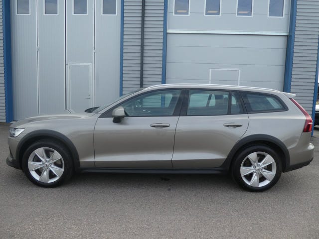 Volvo V60 Cross Country 2022 – bild 2
