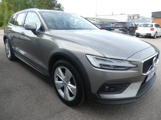 Volvo V60 Cross Country 2022 – bild 4