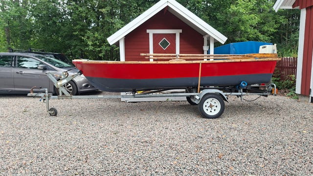 Båt med 80 km/h trailer