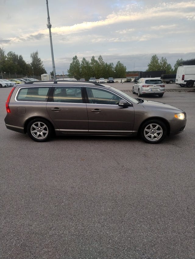 Volvo V70 2010 – bild 2