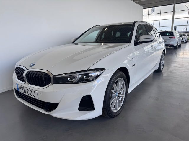 BMW 330e 2023