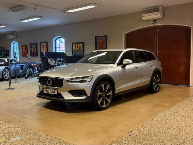 Volvo V60 Cross Country 2021