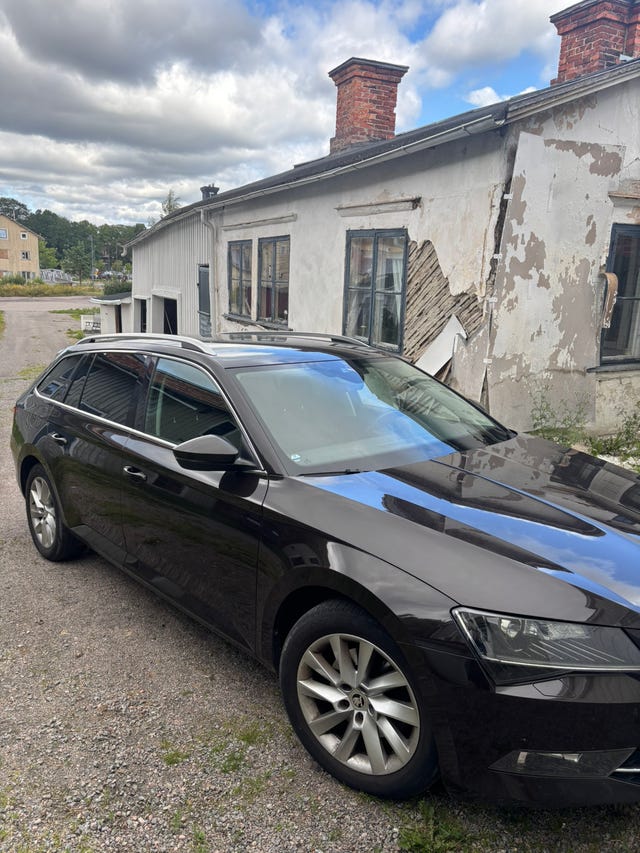 Skoda Superb 2016 – bild 2
