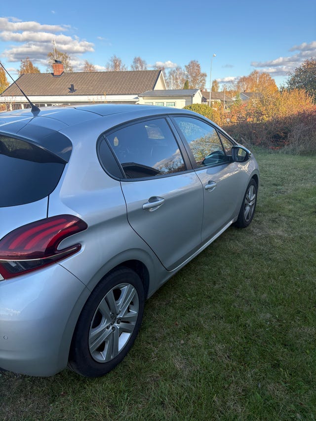 Peugeot 208 2016