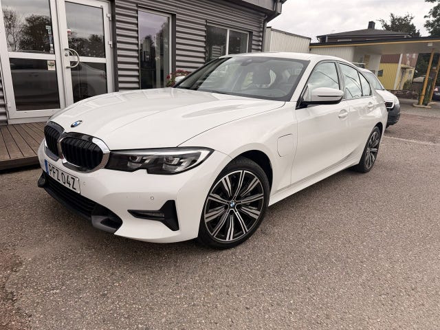 BMW 330e 2021