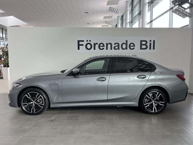 BMW 330e 2025 – bild 3