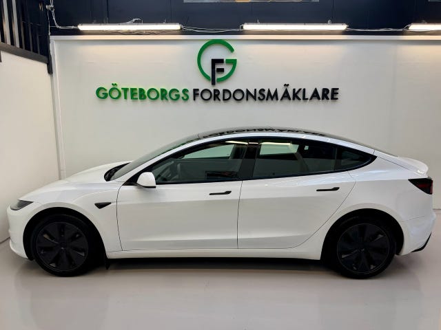 Tesla Model 3 2025