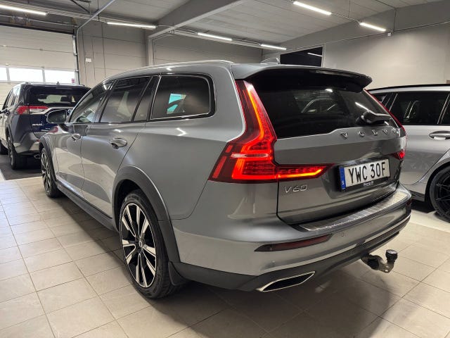 Volvo V60 Cross Country 2019 – bild 4