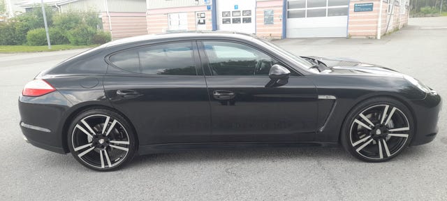 Porsche Panamera 4S 2013