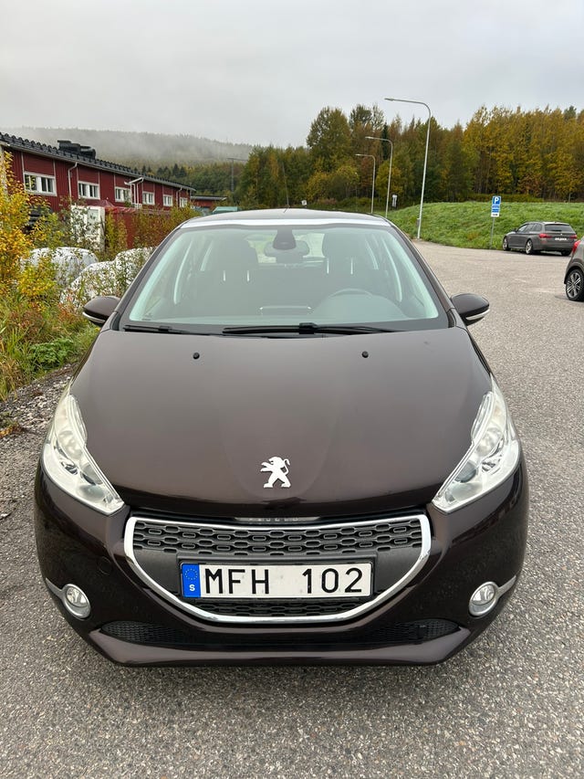 Peugeot 208 2012