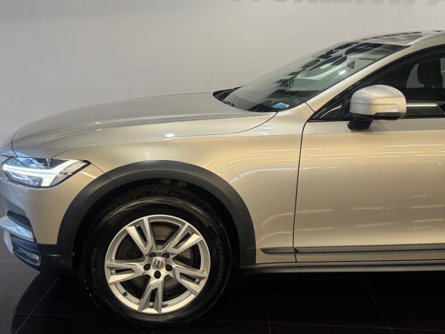 Volvo V90 Cross Country 2018 – bild 4