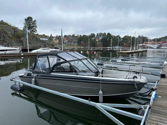 Buster XXL Yamaha F150 – endast 69 timmar – Comfort + Fishfinder