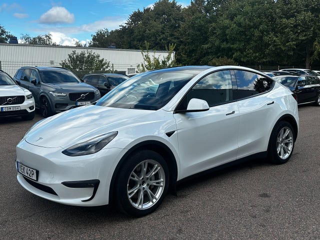 Tesla Model Y 2024