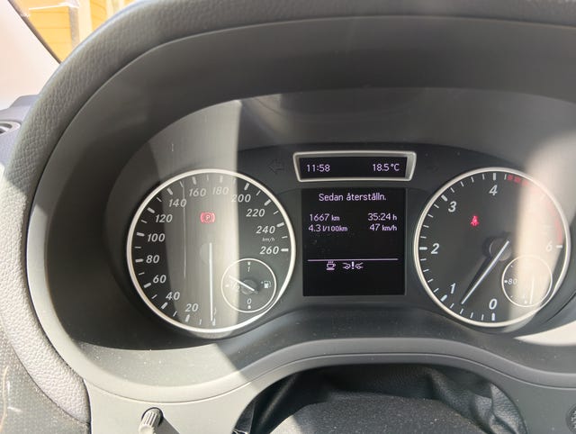 Mercedes-Benz B180 2012