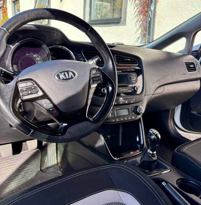 Kia Ceed 2015 – bild 4
