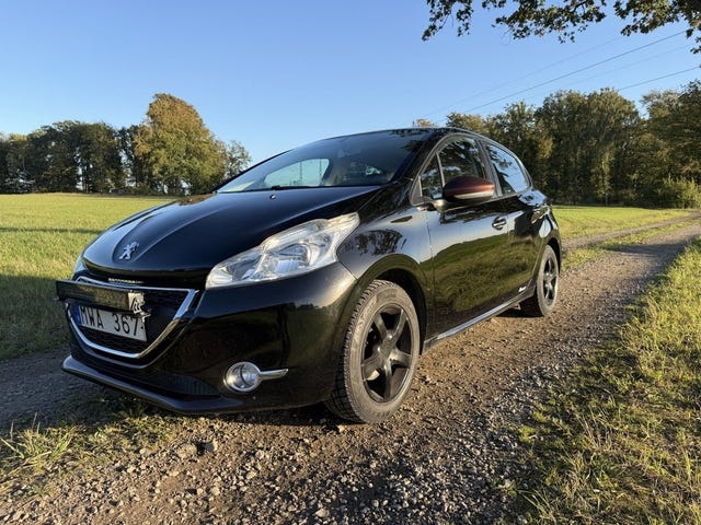 Peugeot 208 2012