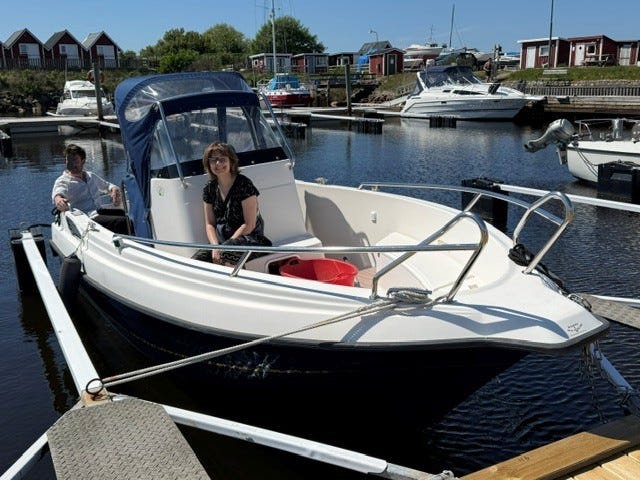Uttern 6402 med MerCruiser V6 och Fogelsta boggitrailer – komplett utrustad!