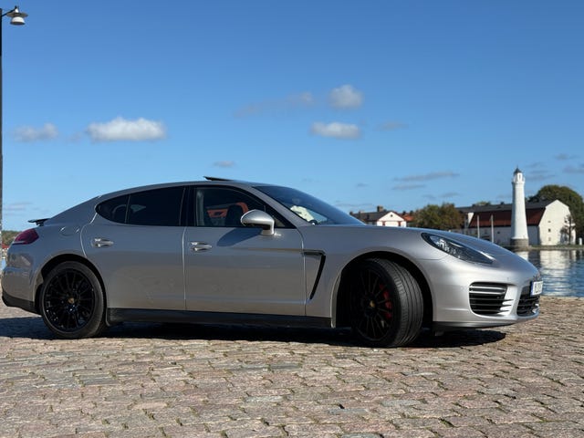 Porsche Panamera GTS 2015
