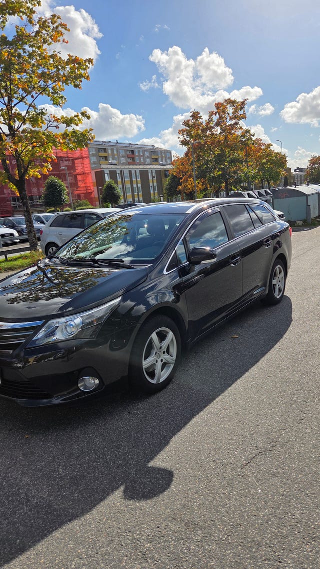Toyota Avensis 2012