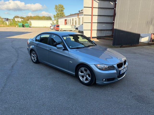 BMW 320d 2011 – bild 2