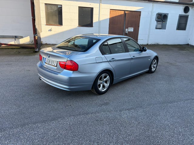 BMW 320d 2011 – bild 3