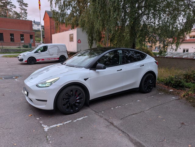Tesla Model Y 2024