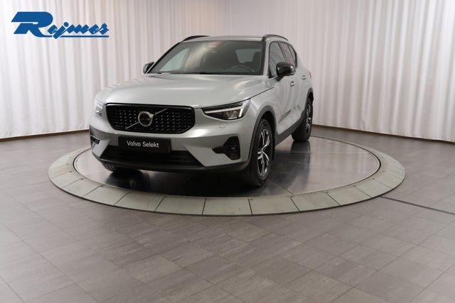 Volvo XC40 2025