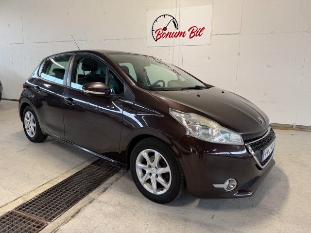 Peugeot 208 2012