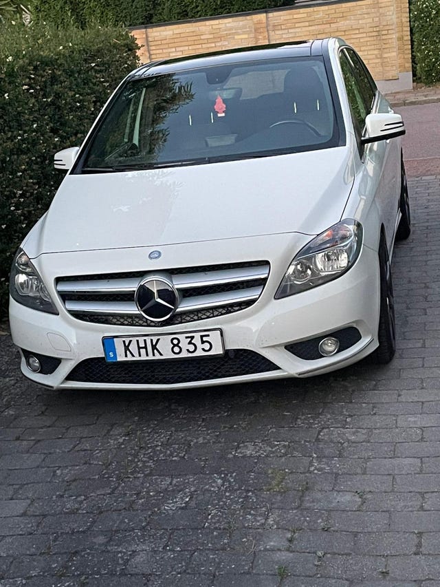 Mercedes-Benz B180 2014