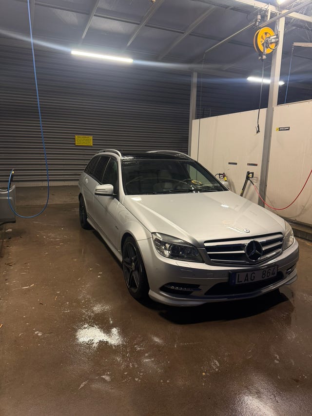 Mercedes-Benz C350 2011