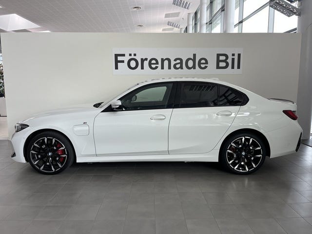 BMW 330e 2025 – bild 3