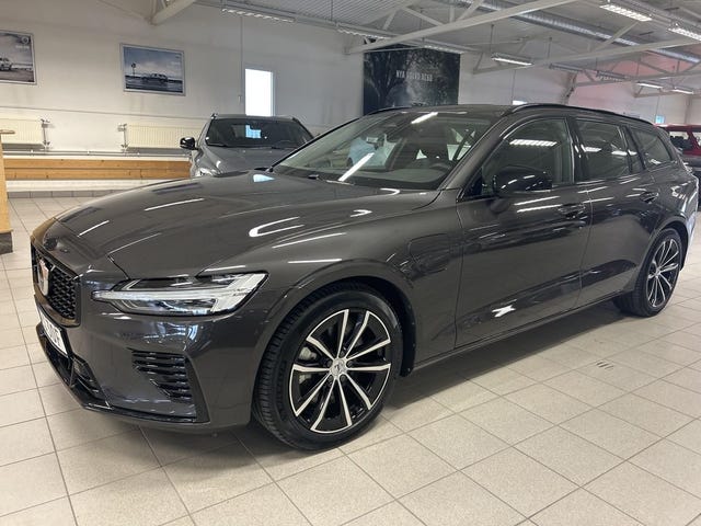 Volvo V60 2025