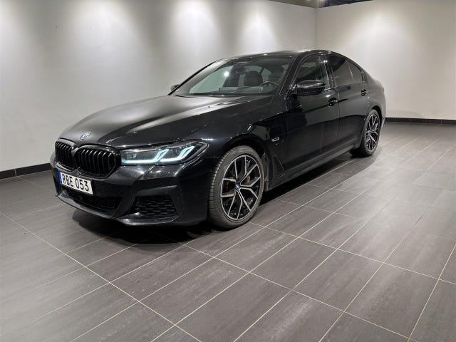 BMW 545e 2022