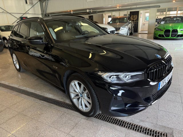 BMW 330e 2023