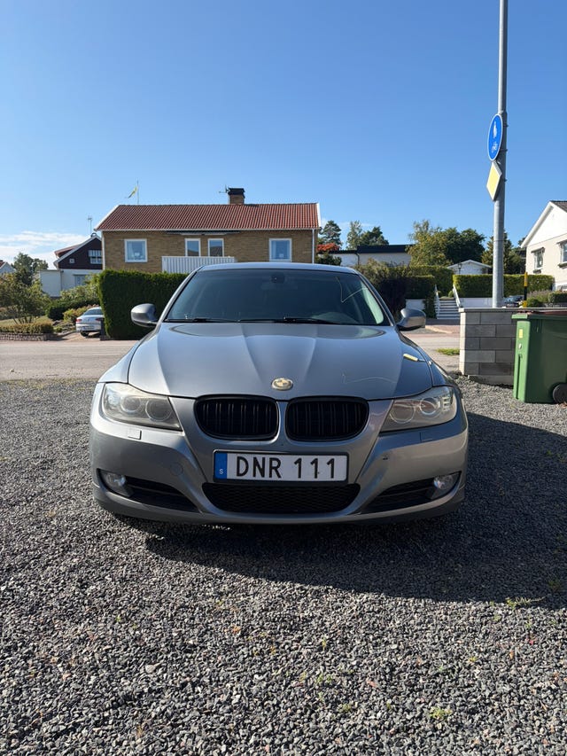 BMW 320d 2011 – bild 3