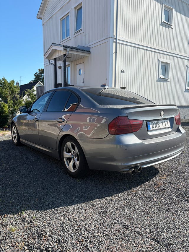 BMW 320d 2011 – bild 4