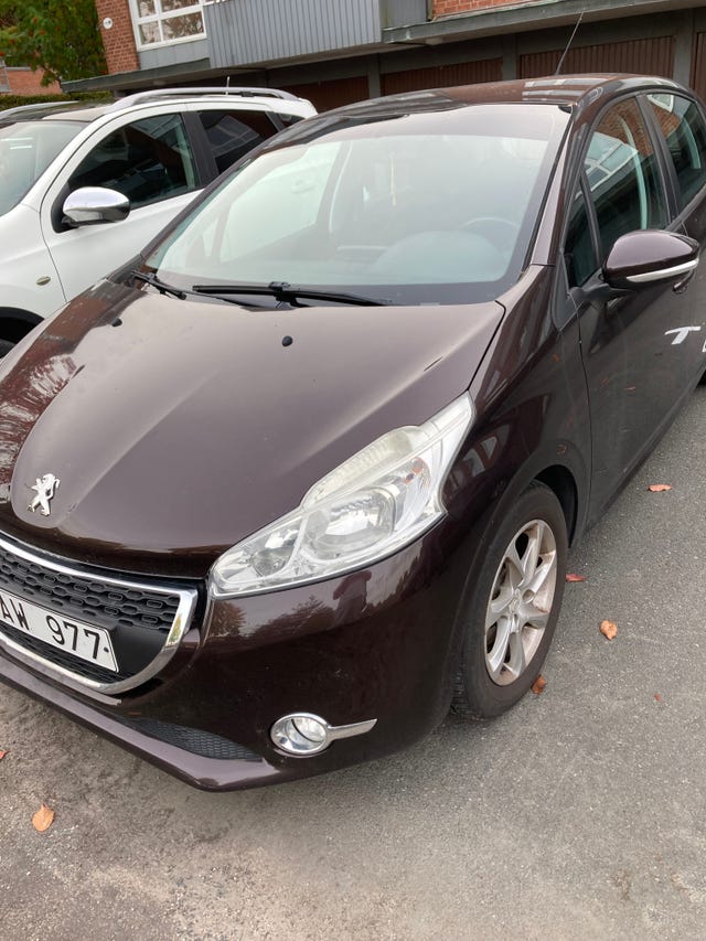 Peugeot 208 2012