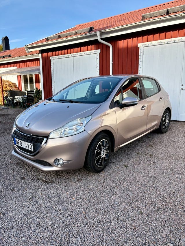 Peugeot 208 2012