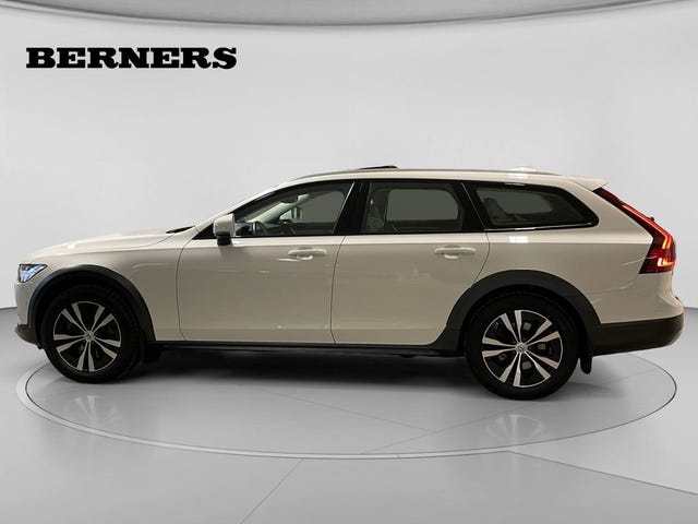 Volvo V90 Cross Country 2022 – bild 2