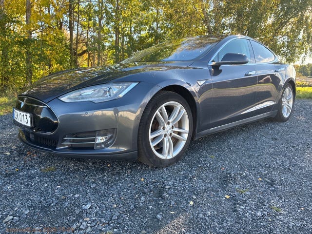 Tesla Model S 2015