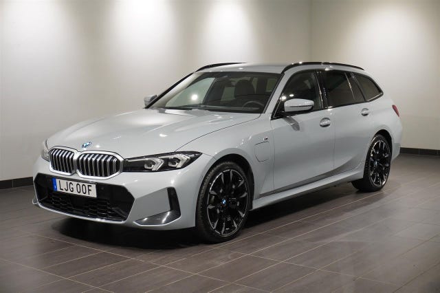 BMW 330e 2025