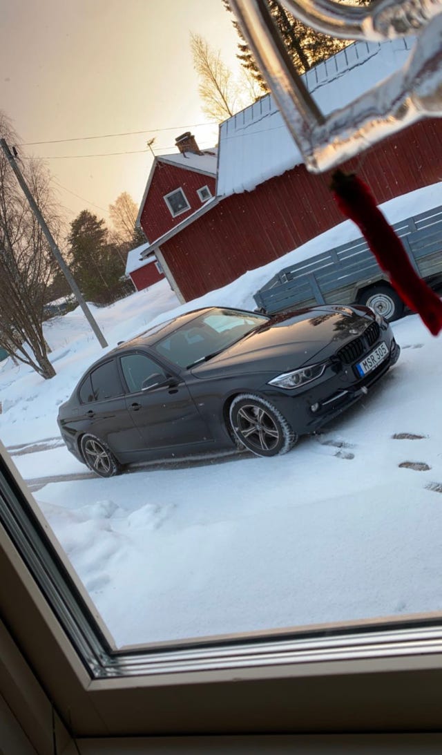 BMW 320d 2012 – bild 2