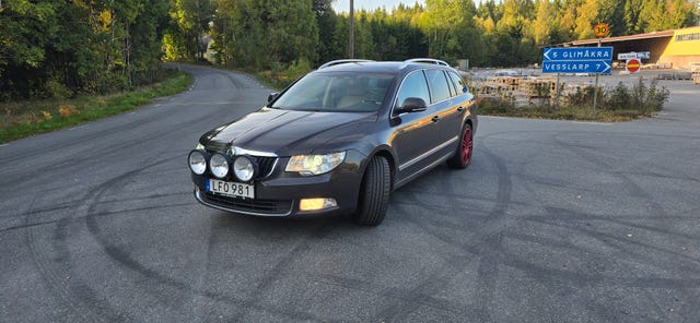 Skoda Superb 2011