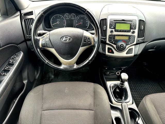 Hyundai i30 — bild 10 av 12