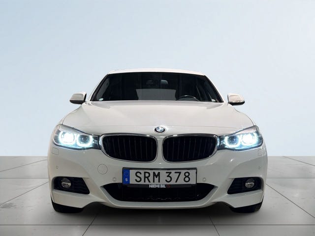 BMW 330i 2018 – bild 2
